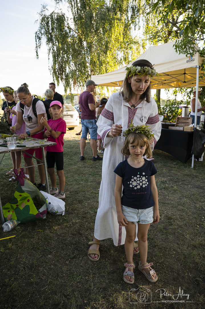 404